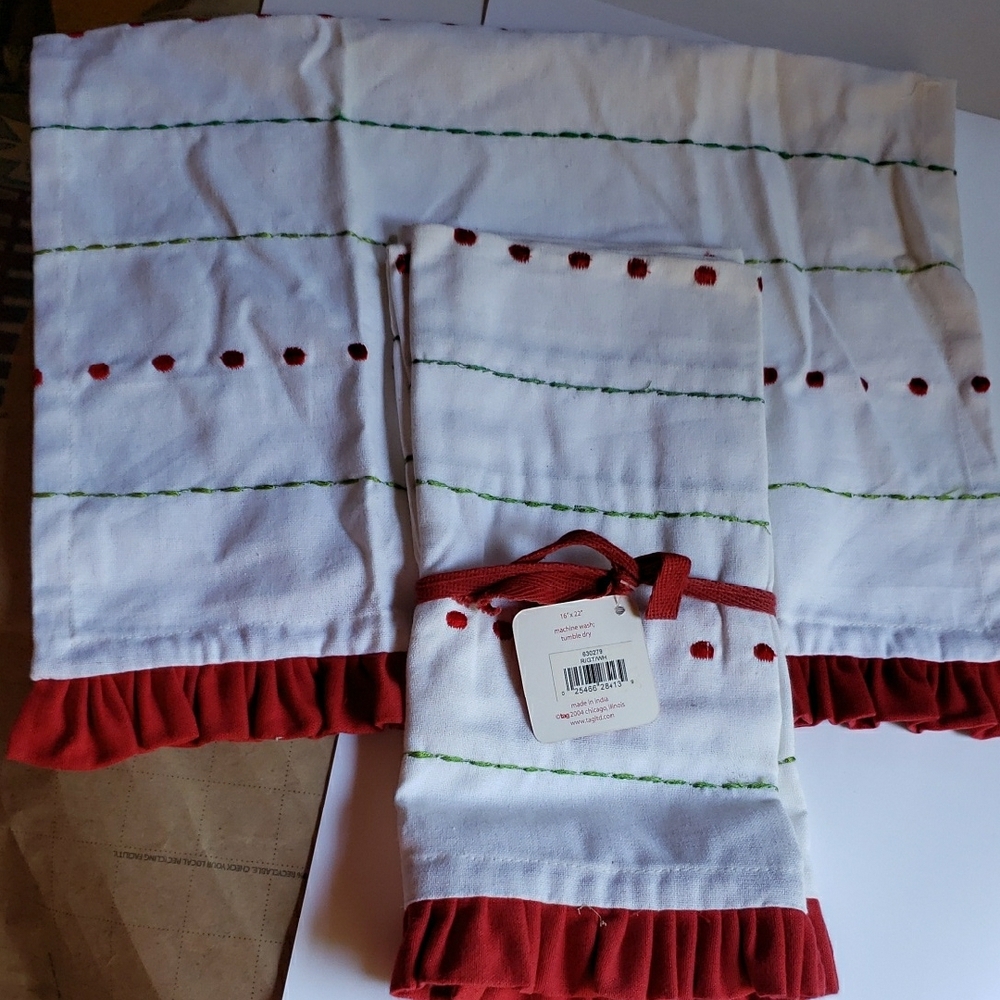 Red and White Guest Towels 16x22in